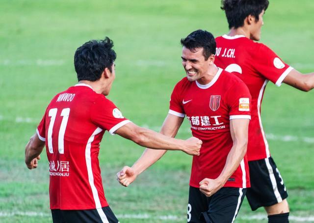 开云体育官网-让2追2！蓉城31射绝平亚泰 拒绝主场再输0比3