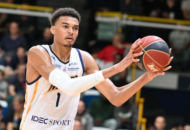 开云体育-文班亚马统治法甲!法国前总理索要球票看他打球