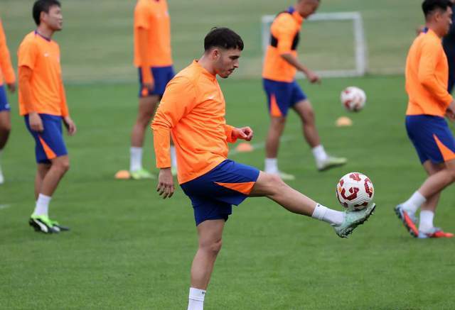 开云娱乐-洛佩斯转投西乙,泰山腾出外援名额,锻炼彭啸有功 邦本重返辽宁